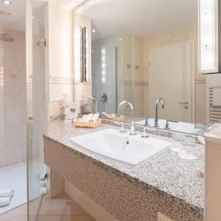 Отель Western Ostseehotel Waldschloesschen Преров